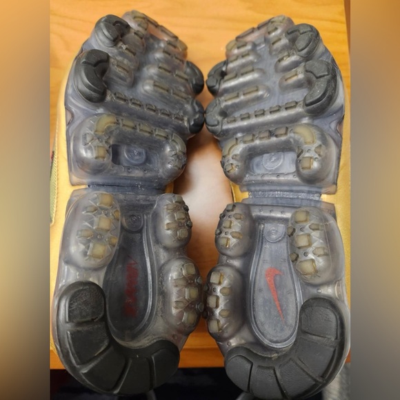 SOLD: Nike Air Vapormax '97 GS Youth Sz 6.5Y Metallic Gold Varsity Red Black - Picture 5 of 8